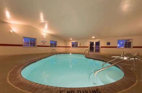 Greenfield Hotel | Super 8 by Wyndham Greenfield