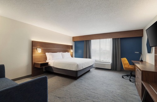 Downtown Indianapolis Hotel | Holiday Inn Express & Suites Indianapolis Dtn-Conv Ctr Area by IHG