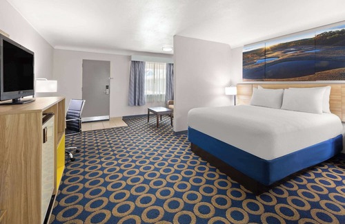 Wauseon Hotel | Days Inn by Wyndham Wauseon