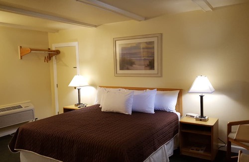 Saugatuck Hotel | Captain's Quarters Motel