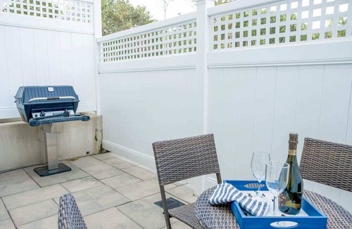 Holland Condo | The Chesapeake: 3BR Boutique Suite Sleeps 10 | Pool, Hot Tub, Free Golf, Lake Mac Views