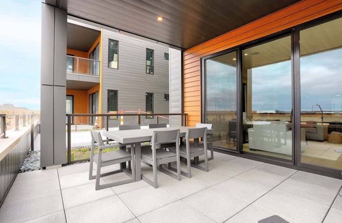 Holland Condo | Luxe Downtown Holland 2BR Condo Walkable Parking + Gym