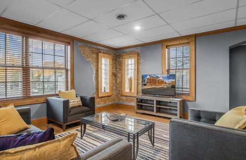 Mishawaka Apartment | 15 Min from Campus! Large 2BR Perfect for Groups!