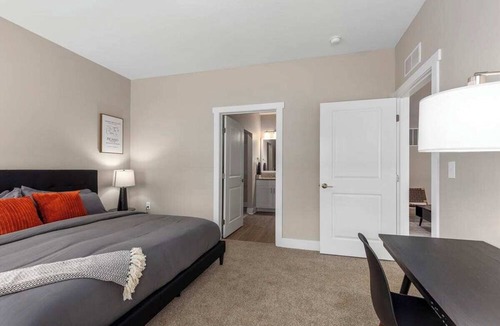 Grandville Condo | Modern New Build 2BR + 2BA Condo w/Garage + Patio