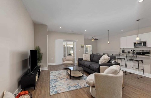 Grandville Condo | Modern New Build 2BR + 2BA Condo w/Garage + Patio