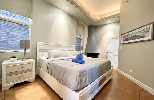 Old Town Apartment | GROUP LUX in Old Town/Gold Coast (+private roof)