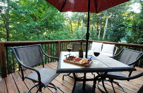 Saugatuck Cabin | This cabin is a 2 bedroom(s), 1.5 bathrooms, located in Saugatuck, MI.