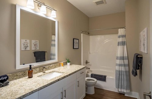 Grandville Condo | Modern 2BR + 2BA Condo with Garage & Patio