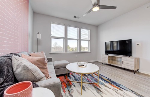 Fishers Apartment | *LUXURY WALK IN THE PARK-3* - 1 KING BED