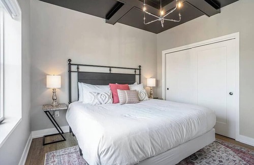 Holland Condo | The George and Evelyn on 8th, George 203