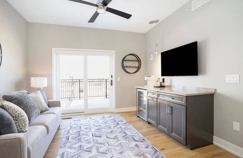 Holland Condo | The George and Evelyn on 8th, George 203