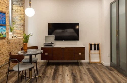 Downtown Apartment | King Bed Suites at The Finnley Hotel