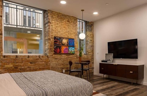 Downtown Apartment | King Bed Suites at The Finnley Hotel