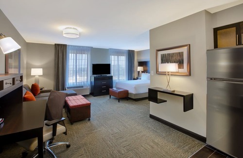 Benton Harbor Apartment | Hearing-Accessible Studio w/Full Kitchen & Pool