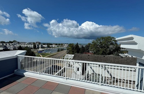 New Buffalo Condo | Perfect Location Condo Pools Walk to all Beach 1.5 blk