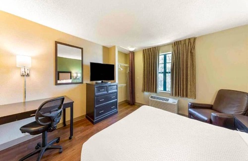 Indianapolis Apartment | 1 Queen Bed | Non-Smoking, Kitchen, Sofa-Bed