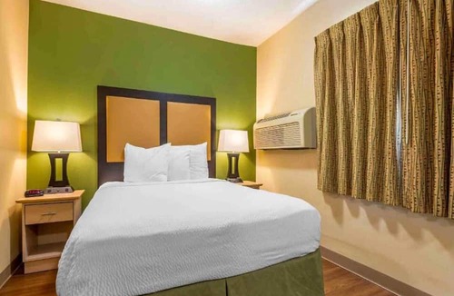 Indianapolis Apartment | 1 Queen Bed | Suite, Non-Smoking, Kitchen