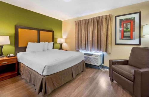 Mishawaka Apartment | 1 King Bed | Non-Smoking, Kitchen, Shower