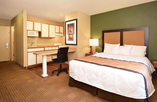 Mishawaka Apartment | 1 King Bed | Hearing Accessible, Kitchen
