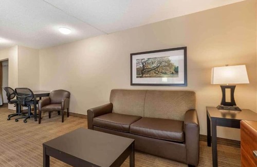 Mishawaka Apartment | 1 Queen Bed | Non-Smoking, Kitchen