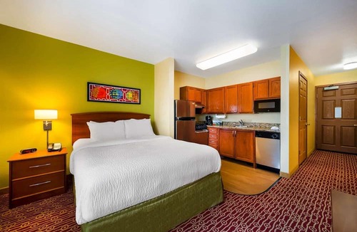 Novi Apartment | Fully Equipped Suite w/Kitchen & Outdoor Access Near Top Detroit Attractions