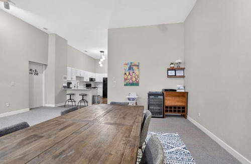 Holland Apartment | Bright 3-Bedroom Downtown Holland Apartment