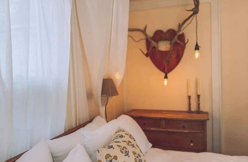 Niles Apartment | The Desperado Lounge @ Renegade Hideaways