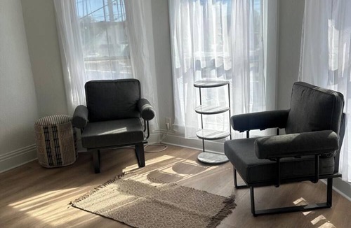 Michigan City Apartment | 4 bedroom beautiful modern apartment near Data center fully furnished