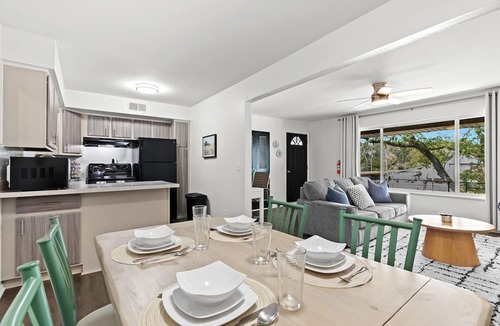 Royal Oak Apartment | New! Modern Upper Flat in Prime Royal Oak Location