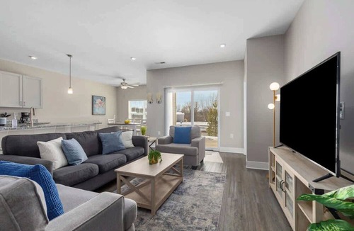 Grandville Condo | Modern 2BR & 2BA Condo with Garage & Patio