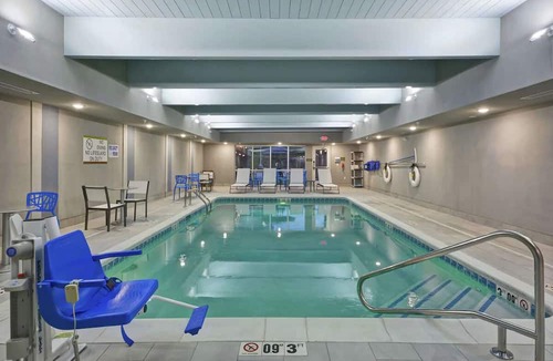 Alpine Center Hotel | 4 Sleek Studio near Downtown Grand Rapids | Daily Hot Breakfast & Free Parking