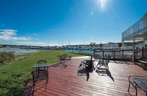 Montague Apartment | Waterfront White Lake Suite | Private Deck & King Bed
