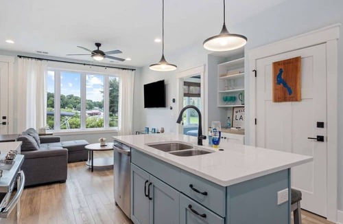 Smyrna House | Cozy Lake Cottage: Chefs Kitchen, BBQ & Lake Views