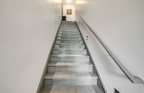 Grand Rapids Condo | 1 Mi to Dtwn Grand Rapids: Chic Condo w/Balcony!