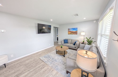 Fremont House | Relaxing River View Stay | Renovated 3BR Home