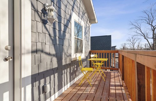 Near Northside Apartment | Spacious 3-Story Stay Sleeps 14 Downtown Indy+ Hot Tub & Modern Comfort