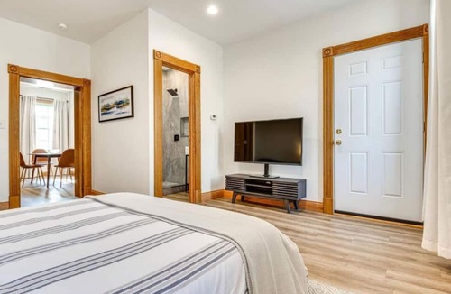 Lockerbie Square Apartment | Studio 500: Downtown Gem + Free Parking & Pets OK!