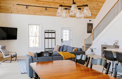 Berrien Springs House | Hidden Arbor House - newly renovated retreat!