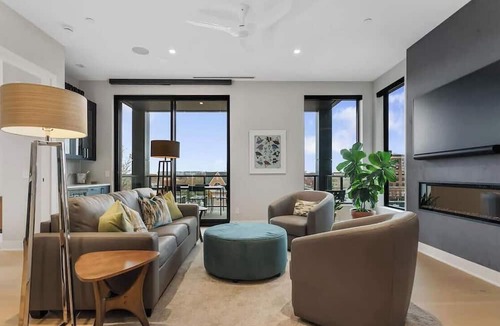 Holland Condo | Holland Downtown Lux Condo: City Views, King Bed