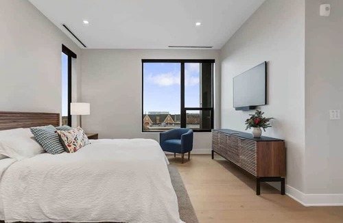 Holland Condo | Holland Downtown Lux Condo: City Views, King Bed