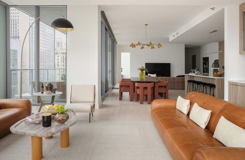 Downtown Chicago Apartment | Luxury Penthouse: Iconic Views + Exclusive Comfort