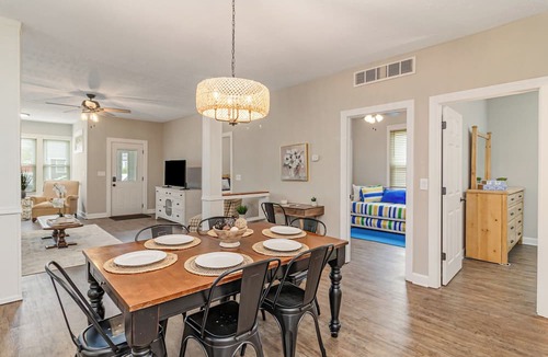 Chesterton Apartment | Chesterton Charmer: Lower Unit