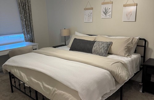 Plymouth Condo | ✨ Beautiful, fully furnished property, carport parking, wifi, balcony, in-unit washer & dryer ✨