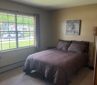 Hoopeston Apartment | Peaceful Retreat