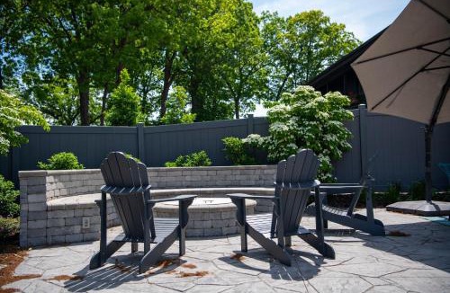 South Haven House | Iconic South Haven Estate - Pool, Hot Tub, Outdoor Kitchen, Game Room & More!