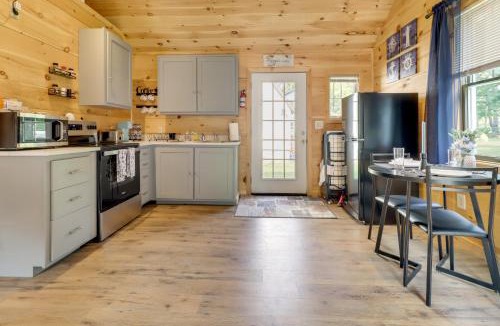 Manitou Beach Apartment | Fire Pit, Gas Grill! Bright Cottage By Devils Lake