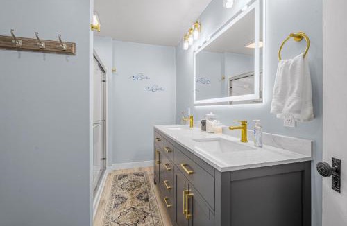 Crystal House | Rare 9BR Luxury Retreat Hot Tub Game Room