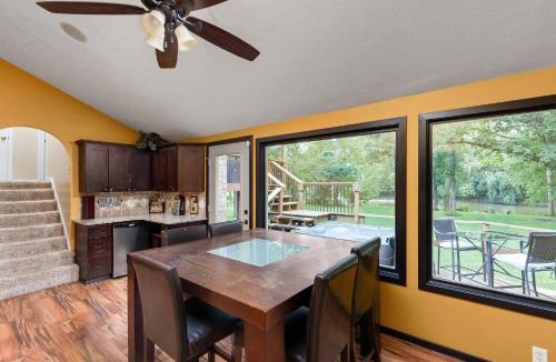 Fishers House | River Retreat Secluded Oasis with Hot Tub-Family Friendly