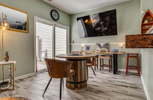 Wayne House | 1 Mi to Eagle Creek Res: Family-Friendly Indy Home