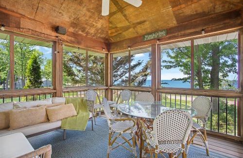 Miami Park House | Beachfront Haven - Sunset Views - Hot Tub - BBQ - Family Friendly